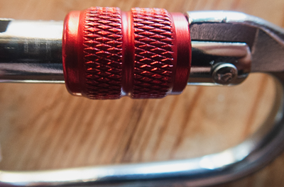 スクリューロックがかかるピン