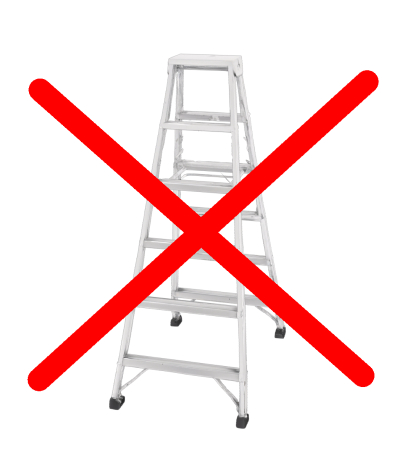 四脚の脚立は不安定になるので使えない